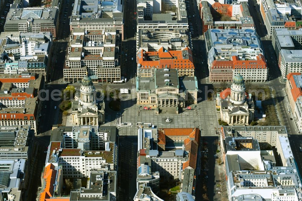 Aerial photograph Berlin - Gendarmenmarkt with the ensemble of buildings German and French Cathedral, Schauspielhaus in the Mitte district in Berlin, Germany