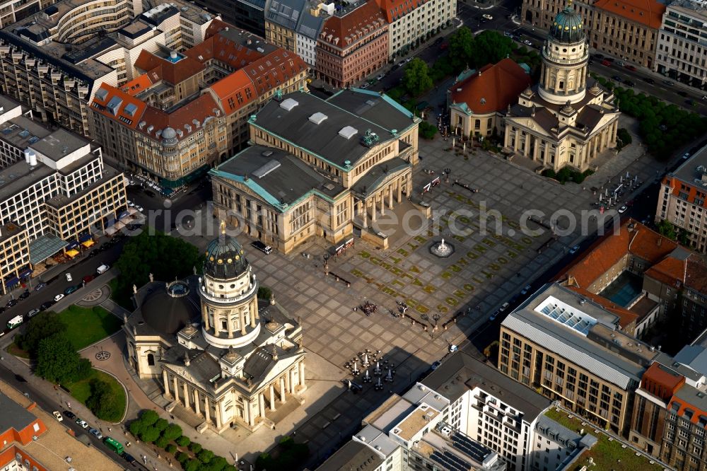 Aerial image Berlin - Place area Gendarmenmarkt with the building ensemble German and French Cathedral, Schauspielhaus in Berlin Mitte