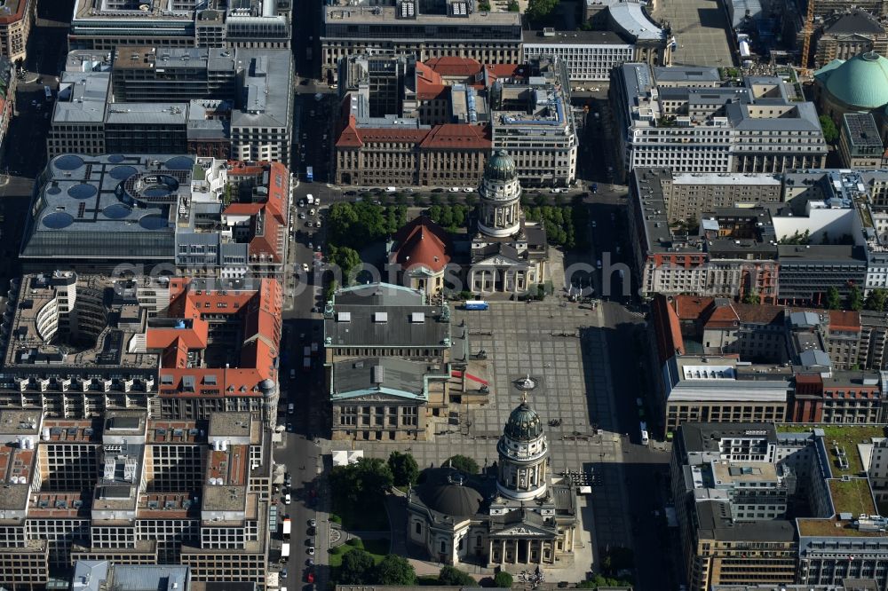 Aerial image Berlin - Place area Gendarmenmarkt with the building ensemble German and French Cathedral, Schauspielhaus in Berlin Mitte