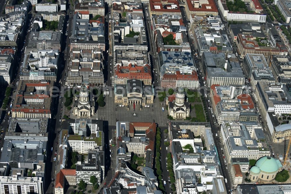 Berlin from the bird's eye view: Place area Gendarmenmarkt with the building ensemble German and French Cathedral, Schauspielhaus in Berlin Mitte