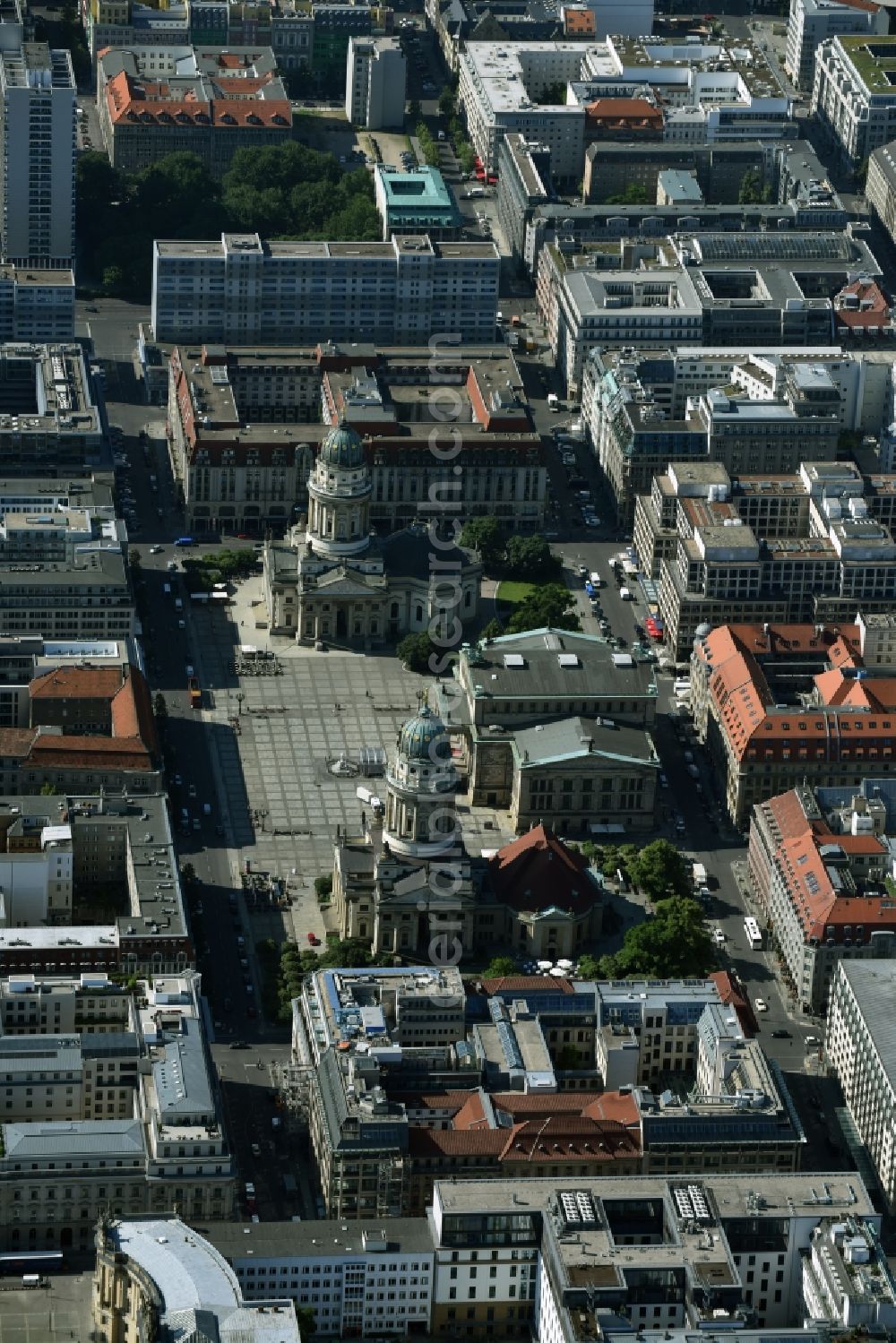 Aerial photograph Berlin - Place area Gendarmenmarkt with the building ensemble German and French Cathedral, Schauspielhaus in Berlin Mitte