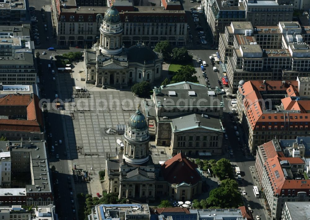 Berlin from the bird's eye view: Place area Gendarmenmarkt with the building ensemble German and French Cathedral, Schauspielhaus in Berlin Mitte