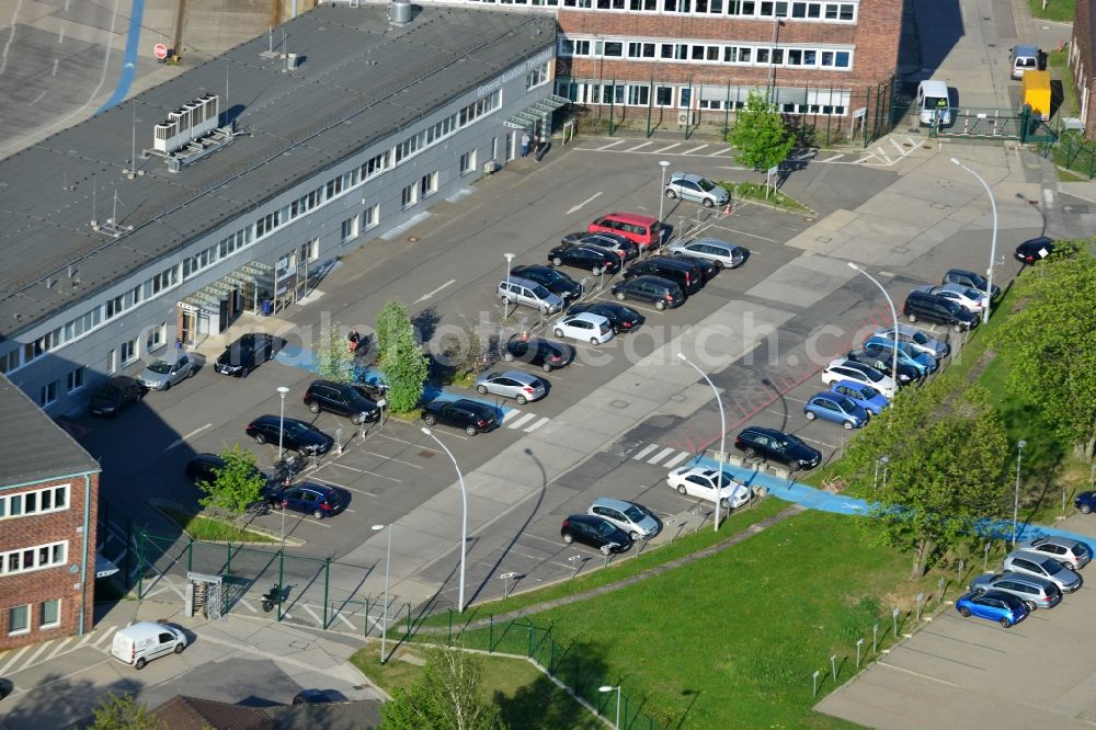 Aerial photograph Schönefeld - General Aviation Terminal in the South part of the Airport Berlin-Schoenefeld in Schoenefeld in the state of Brandenburg. Several maintenance buildings, hangars and other halls are located in the South of the runway. The Terminal is an important building with an adjacent parking lot