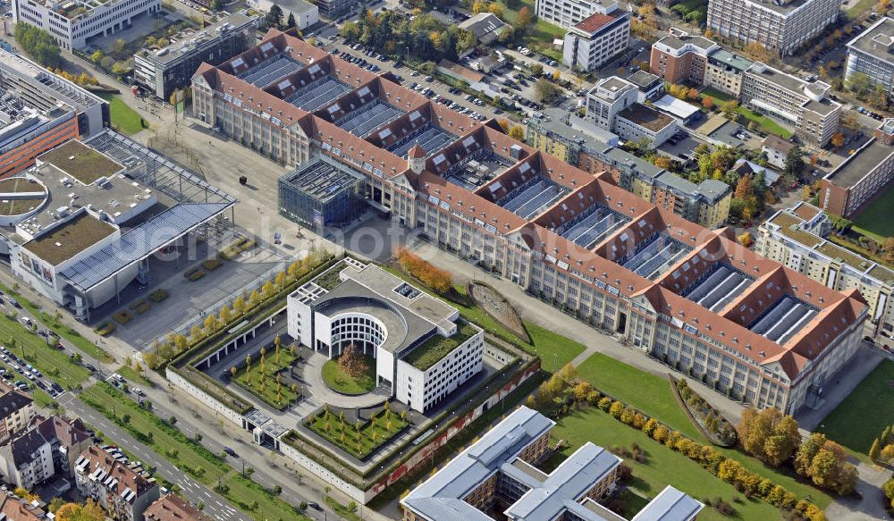 Aerial image Karlsruhe - Das Dienstgebäude der Generalbundesanwaltschaft (vorn) und das Zentrum für Kunst und Medientechnologie in Karlsruhe. The office building of the Office of the Attorney General (front) and the Centre for Art and Media in Karlsruhe.