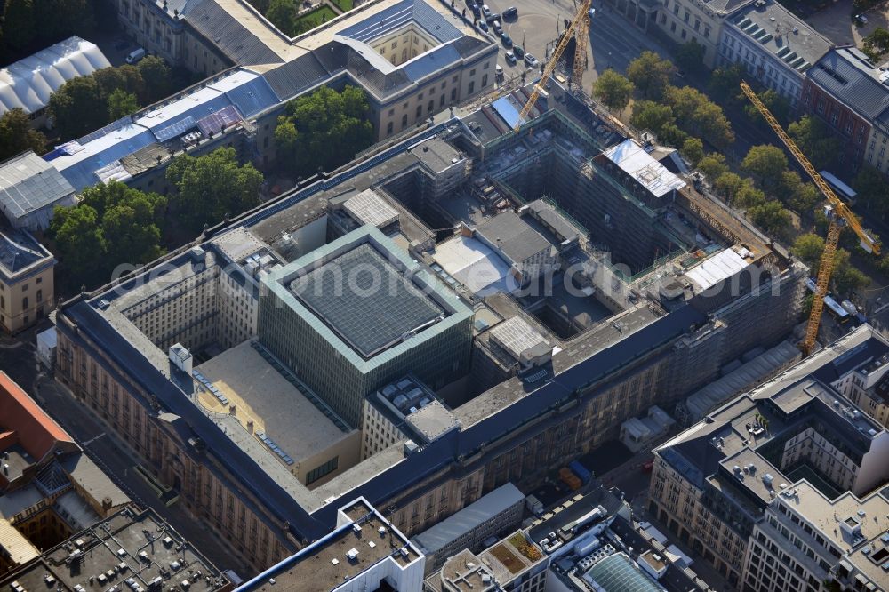 Berlin from the bird's eye view: View at the overhaul and modernization of the State Library of Berlin Unter den Linden in the district Mitte in Berlin. Currently in the first phase arises a new reading roomas a glass cube, a rare book reading room, a safe magazine for the special collections also incurred is the north old building which will be completely renovated. In the second phase then will arise a Freehand magazin, a treasury, a library museum, an exhibition area, a catering facility and the northern part of the old building will be completely renovated. The activities are carried out by the architect and museum designer HG Merz, builder is the covenant. The building is a protected monument