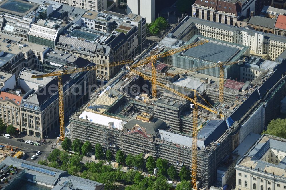 Berlin from the bird's eye view: View at the overhaul and modernization of the State Library of Berlin Unter den Linden in the district Mitte in Berlin. Currently in the first phase arises a new reading roomas a glass cube, a rare book reading room, a safe magazine for the special collections also incurred is the north old building which will be completely renovated. In the second phase then will arise a Freehand magazin, a treasury, a library museum, an exhibition area, a catering facility and the northern part of the old building will be completely renovated. The activities are carried out by the architect and museum designer HG Merz, builder is the covenant. The building is a protected monument