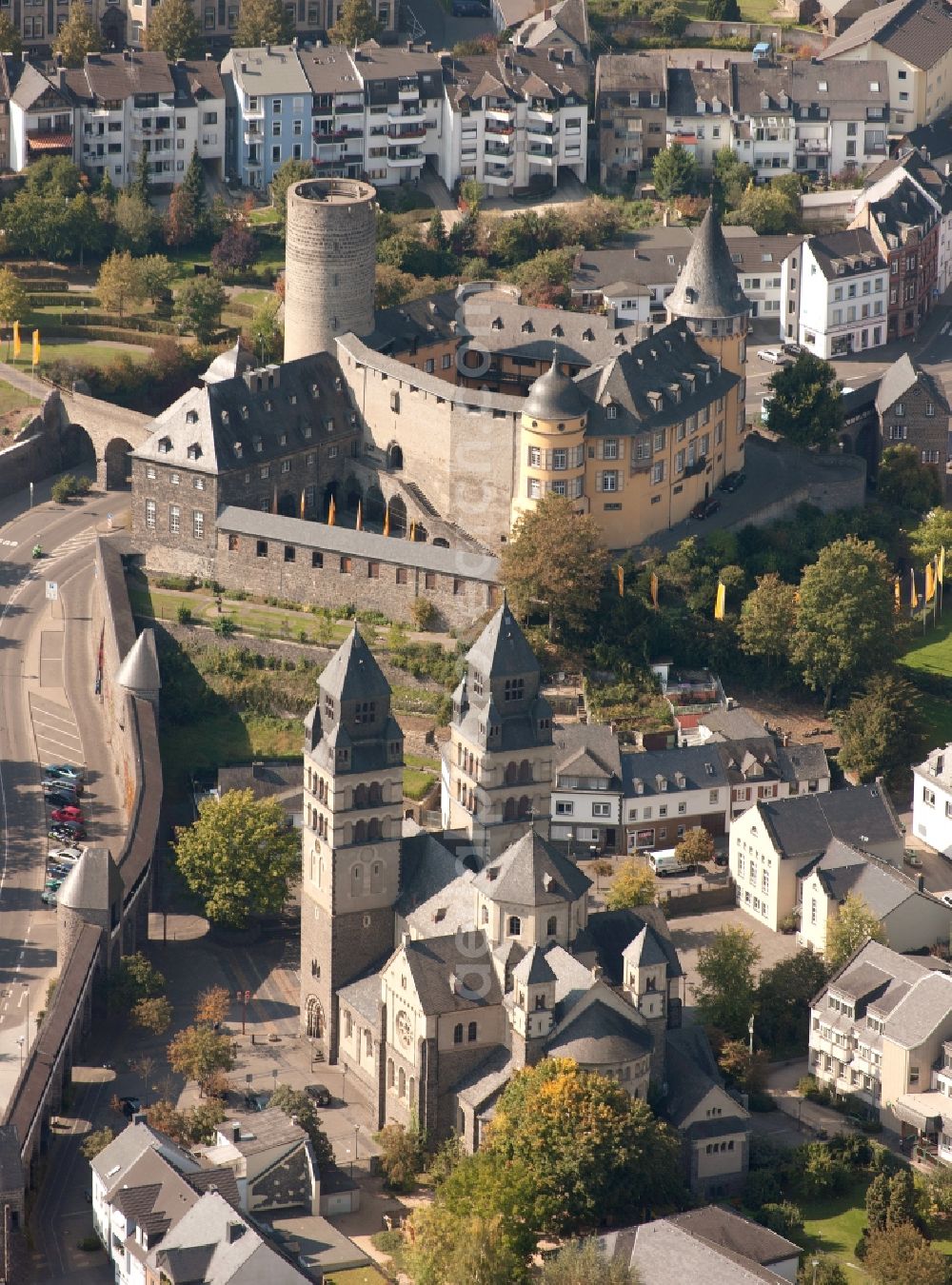 Aerial photograph Mayen - Genoveva Castle - landmark of the city of Mayen in Rhineland-Palatinate