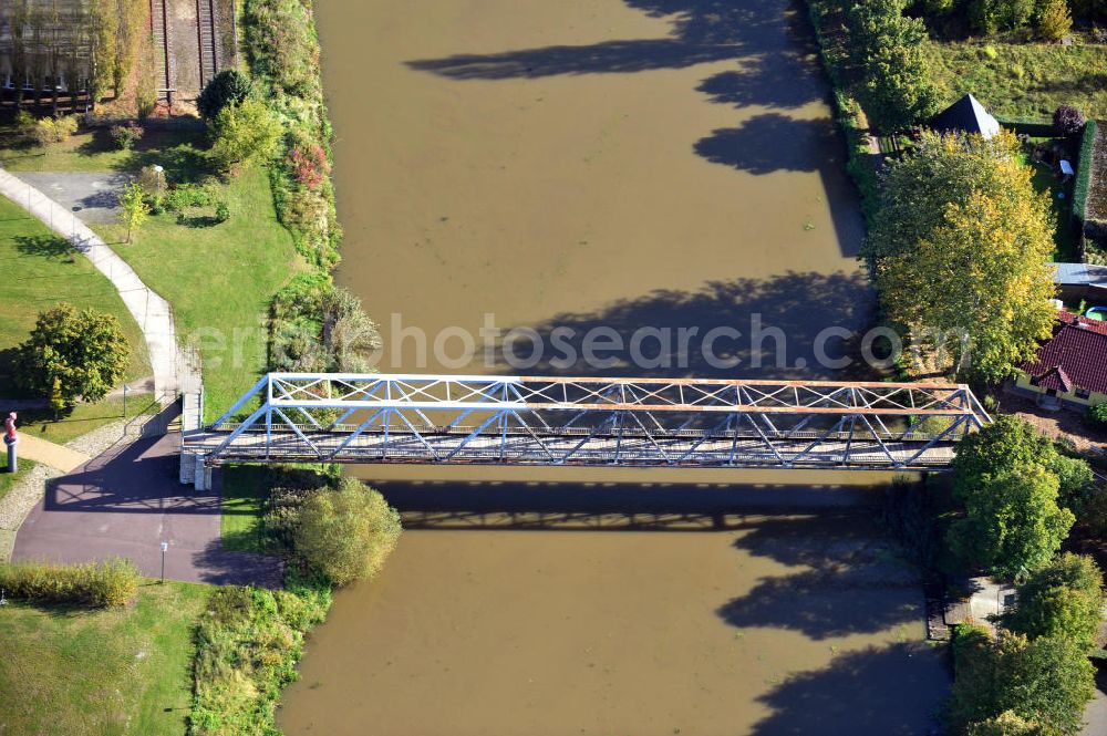 Aerial image Genthin - Blick auf die Genthiner Fußwegbrücke B14 über den Elbe-Havel-Kanal in Sachsen-Anhalt. Ein Projekt des WSV, Wasser- und Schifffahrtsverwaltung des Bundes. Bridge over the Elbe-Havel-Canal in Saxony-Anhalt.