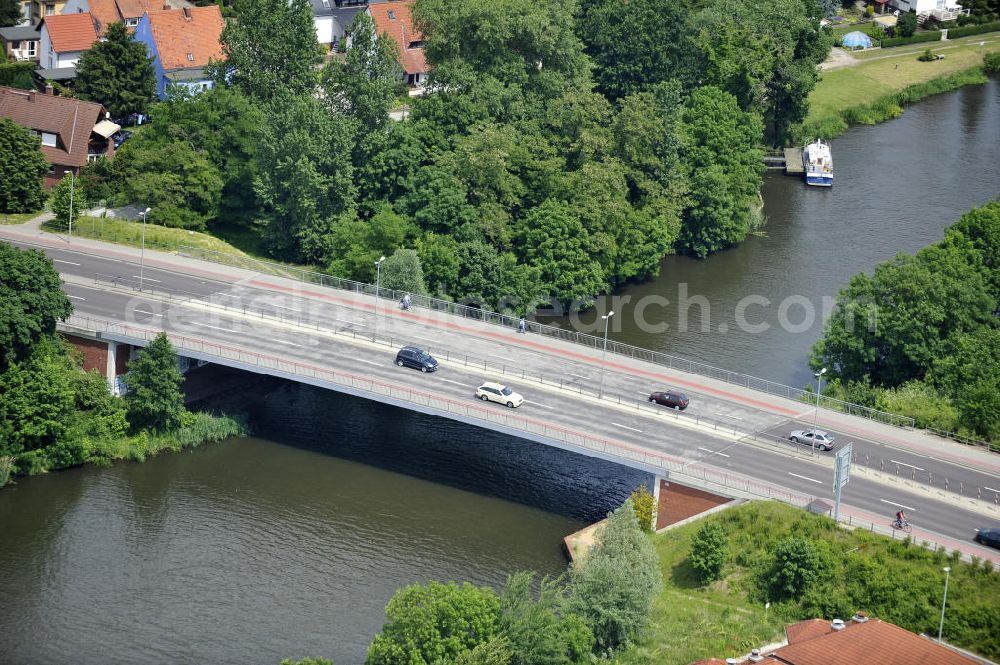 Genthin from the bird's eye view: Blick auf die Genthiner Straßenbrücke B13 (Bundesstraße 107). Die Brücke überführt den Elbe-Havel-Kanal bei km 362,352. Ein Projekt des WSV: Wasserstraßen-Neubauamt Magdeburg, 39106 Magdeburg, Tel. +49(0)391 535-0, email: wna-magdeburg@wsv.bund.de Brigde in Genthin (A-Road / trough road) over the Elbe-Havel-Canal.