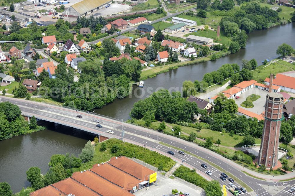 Aerial image Genthin - Blick auf die Genthiner Straßenbrücke B13 (Bundesstraße 107). Die Brücke überführt den Elbe-Havel-Kanal bei km 362,352. Ein Projekt des WSV: Wasserstraßen-Neubauamt Magdeburg, 39106 Magdeburg, Tel. +49(0)391 535-0, email: wna-magdeburg@wsv.bund.de Brigde in Genthin (A-Road / trough road) over the Elbe-Havel-Canal.