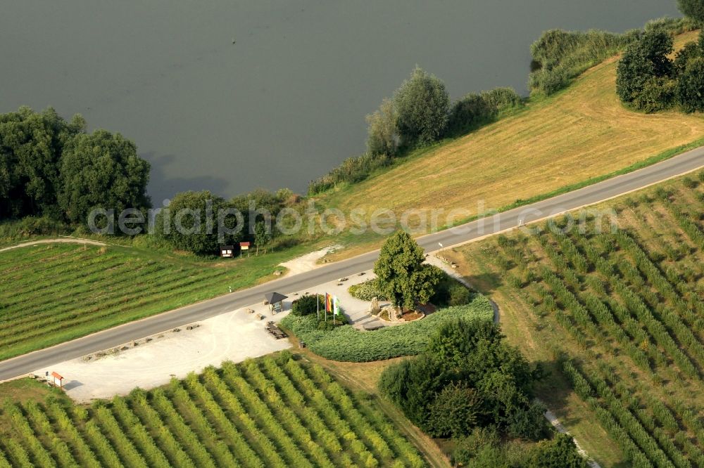 Niederdorla from the bird's eye view: Geographical center of Germany at Niederdorla on the banks of the river in Thuringia Sitter