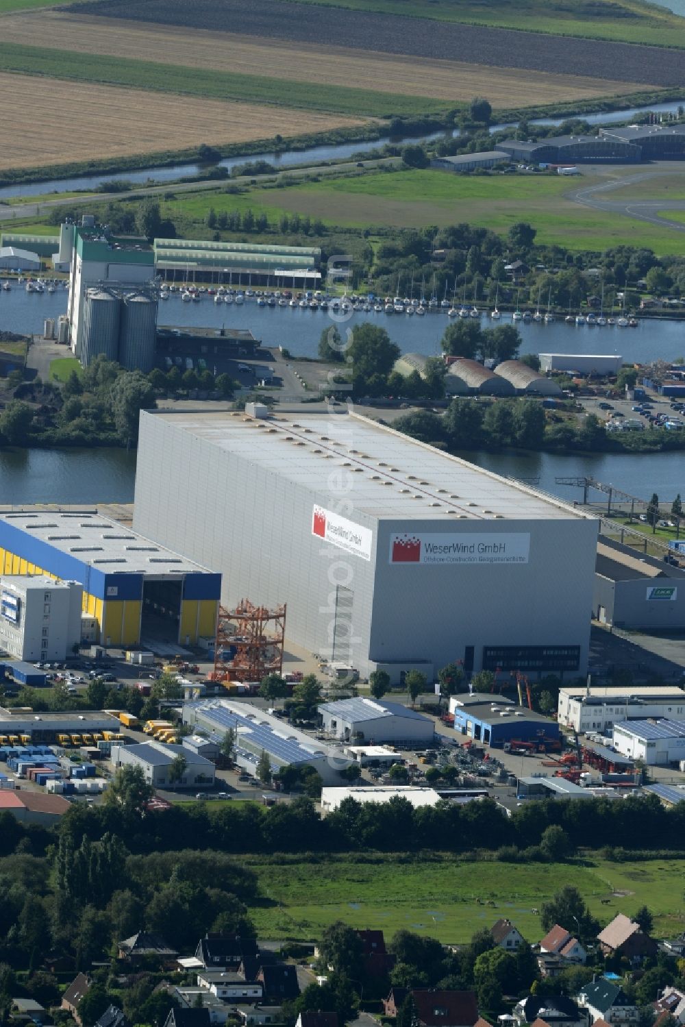 Aerial image Bremerhaven - Georgsmarienhuette of Weser Wind company in Bremerhaven in the state of Bremen. The large production hall is located on a riverbank