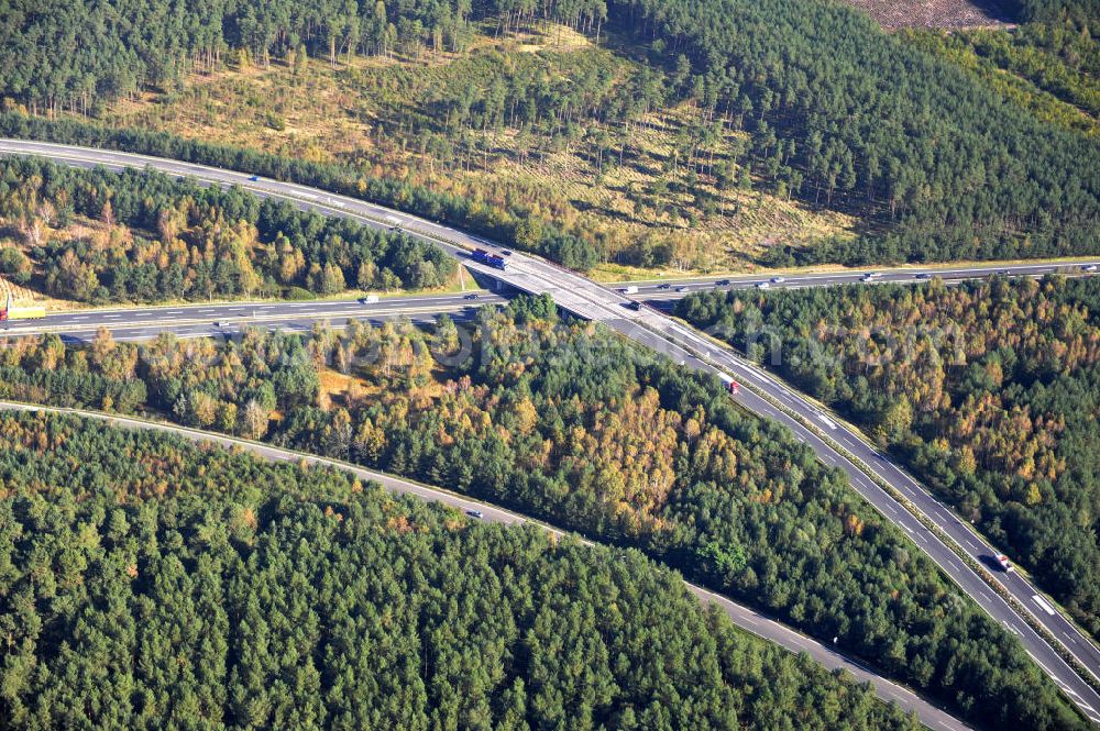 Aerial image Ziethen - Das Autobahndreieck Havelland in Brandenburg. Das Dreieck Havelland ist ein Autobahndreieck am nördlichem Berliner Ring (A 10) im Landkreis Havelland, das nach Westen die A 24 anbindet. Insgesamt 39,8 Millionen sollen in den Ausbau und Umbau des Autobahndreiecks Havelland fließen. Der Bund fördert den Ausbau im Rahmen des Masterplans für Güterverkehr und Logistik mit insgesamt 22,8 Millionen, weitere 17 Millionen Förderung kommen aus EFRE-Mitteln.