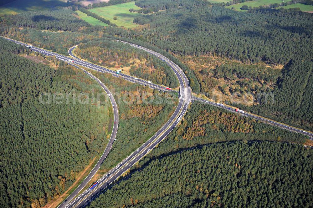 Aerial image Ziethen - Das Autobahndreieck Havelland in Brandenburg. Das Dreieck Havelland ist ein Autobahndreieck am nördlichem Berliner Ring (A 10) im Landkreis Havelland, das nach Westen die A 24 anbindet. Insgesamt 39,8 Millionen sollen in den Ausbau und Umbau des Autobahndreiecks Havelland fließen. Der Bund fördert den Ausbau im Rahmen des Masterplans für Güterverkehr und Logistik mit insgesamt 22,8 Millionen, weitere 17 Millionen Förderung kommen aus EFRE-Mitteln.