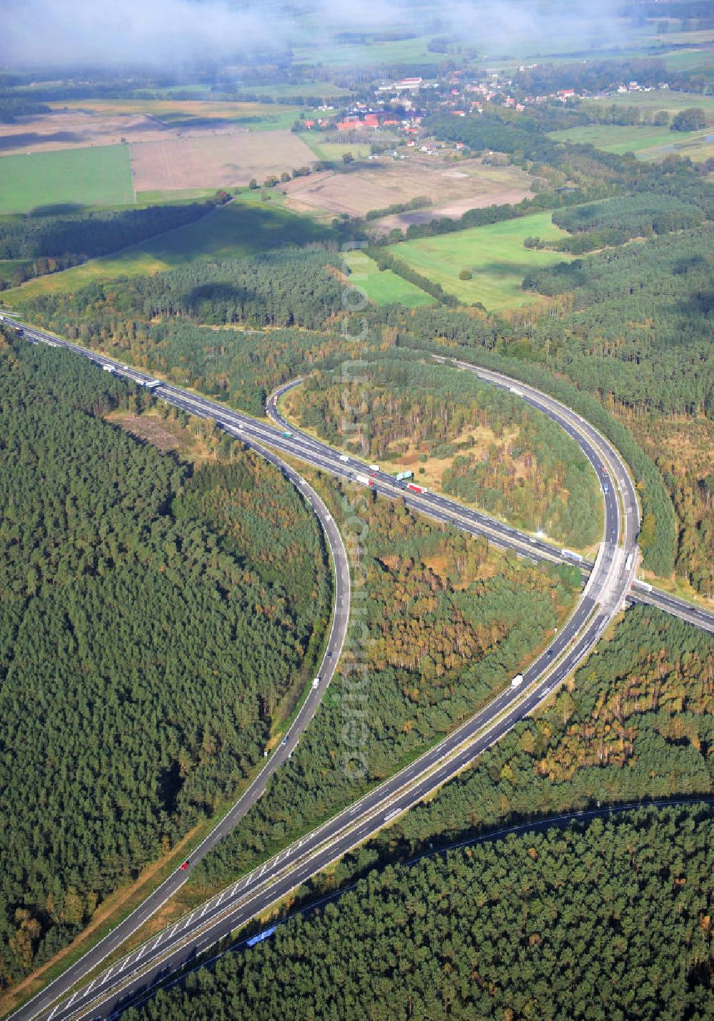 Aerial image Ziethen - Das Autobahndreieck Havelland in Brandenburg. Das Dreieck Havelland ist ein Autobahndreieck am nördlichem Berliner Ring (A 10) im Landkreis Havelland, das nach Westen die A 24 anbindet. Insgesamt 39,8 Millionen sollen in den Ausbau und Umbau des Autobahndreiecks Havelland fließen. Der Bund fördert den Ausbau im Rahmen des Masterplans für Güterverkehr und Logistik mit insgesamt 22,8 Millionen, weitere 17 Millionen Förderung kommen aus EFRE-Mitteln.