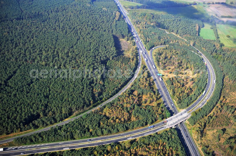 Aerial photograph Ziethen - Das Autobahndreieck Havelland in Brandenburg. Das Dreieck Havelland ist ein Autobahndreieck am nördlichem Berliner Ring (A 10) im Landkreis Havelland, das nach Westen die A 24 anbindet. Insgesamt 39,8 Millionen sollen in den Ausbau und Umbau des Autobahndreiecks Havelland fließen. Der Bund fördert den Ausbau im Rahmen des Masterplans für Güterverkehr und Logistik mit insgesamt 22,8 Millionen, weitere 17 Millionen Förderung kommen aus EFRE-Mitteln.