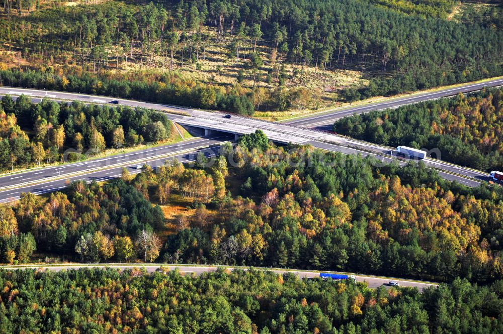 Ziethen from the bird's eye view: Das Autobahndreieck Havelland in Brandenburg. Das Dreieck Havelland ist ein Autobahndreieck am nördlichem Berliner Ring (A 10) im Landkreis Havelland, das nach Westen die A 24 anbindet. Insgesamt 39,8 Millionen sollen in den Ausbau und Umbau des Autobahndreiecks Havelland fließen. Der Bund fördert den Ausbau im Rahmen des Masterplans für Güterverkehr und Logistik mit insgesamt 22,8 Millionen, weitere 17 Millionen Förderung kommen aus EFRE-Mitteln.