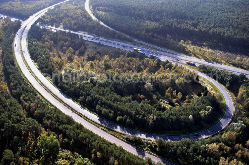 Aerial photograph Ziethen - Das Autobahndreieck Havelland in Brandenburg. Das Dreieck Havelland ist ein Autobahndreieck am nördlichem Berliner Ring (A 10) im Landkreis Havelland, das nach Westen die A 24 anbindet. Insgesamt 39,8 Millionen sollen in den Ausbau und Umbau des Autobahndreiecks Havelland fließen. Der Bund fördert den Ausbau im Rahmen des Masterplans für Güterverkehr und Logistik mit insgesamt 22,8 Millionen, weitere 17 Millionen Förderung kommen aus EFRE-Mitteln.