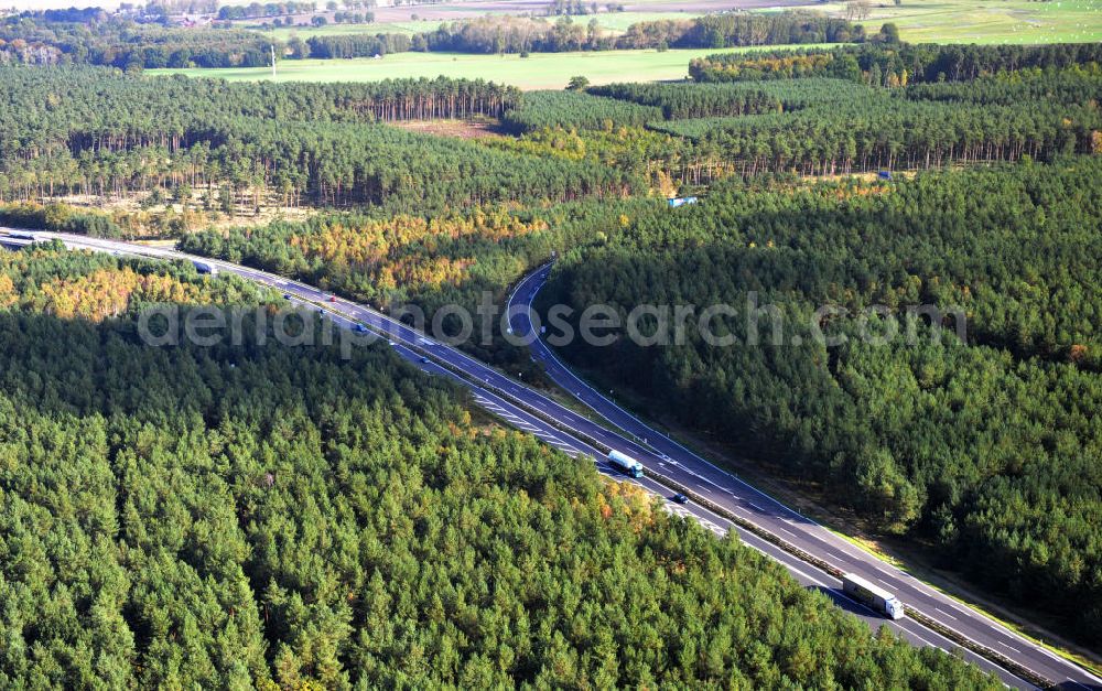 Aerial photograph Ziethen - Das Autobahndreieck Havelland in Brandenburg. Das Dreieck Havelland ist ein Autobahndreieck am nördlichem Berliner Ring (A 10) im Landkreis Havelland, das nach Westen die A 24 anbindet. Insgesamt 39,8 Millionen sollen in den Ausbau und Umbau des Autobahndreiecks Havelland fließen. Der Bund fördert den Ausbau im Rahmen des Masterplans für Güterverkehr und Logistik mit insgesamt 22,8 Millionen, weitere 17 Millionen Förderung kommen aus EFRE-Mitteln.