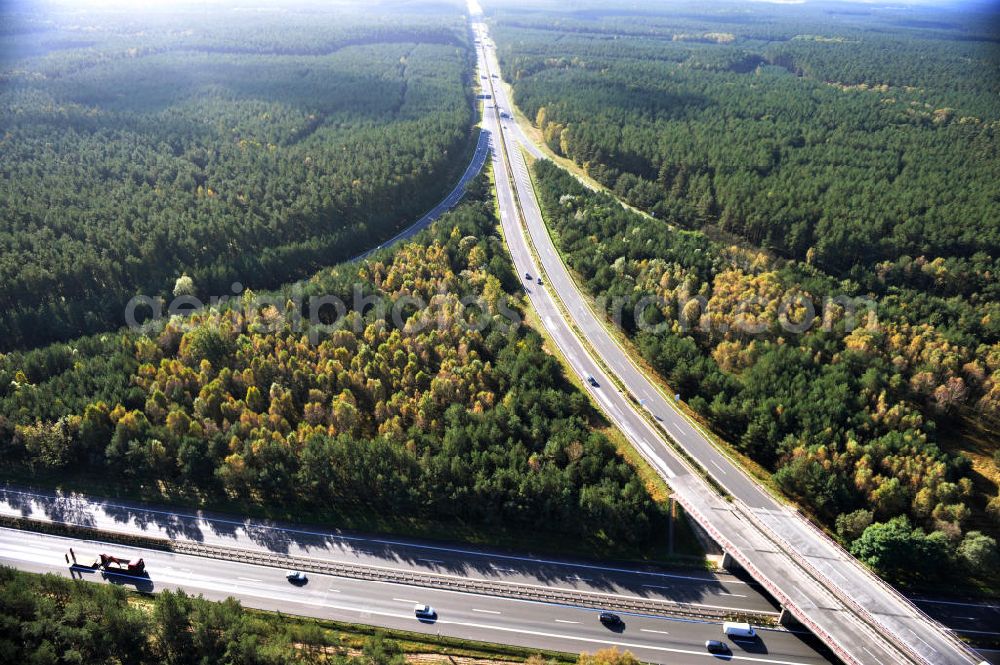 Aerial photograph Ziethen - Das Autobahndreieck Havelland in Brandenburg. Das Dreieck Havelland ist ein Autobahndreieck am nördlichem Berliner Ring (A 10) im Landkreis Havelland, das nach Westen die A 24 anbindet. Insgesamt 39,8 Millionen sollen in den Ausbau und Umbau des Autobahndreiecks Havelland fließen. Der Bund fördert den Ausbau im Rahmen des Masterplans für Güterverkehr und Logistik mit insgesamt 22,8 Millionen, weitere 17 Millionen Förderung kommen aus EFRE-Mitteln.