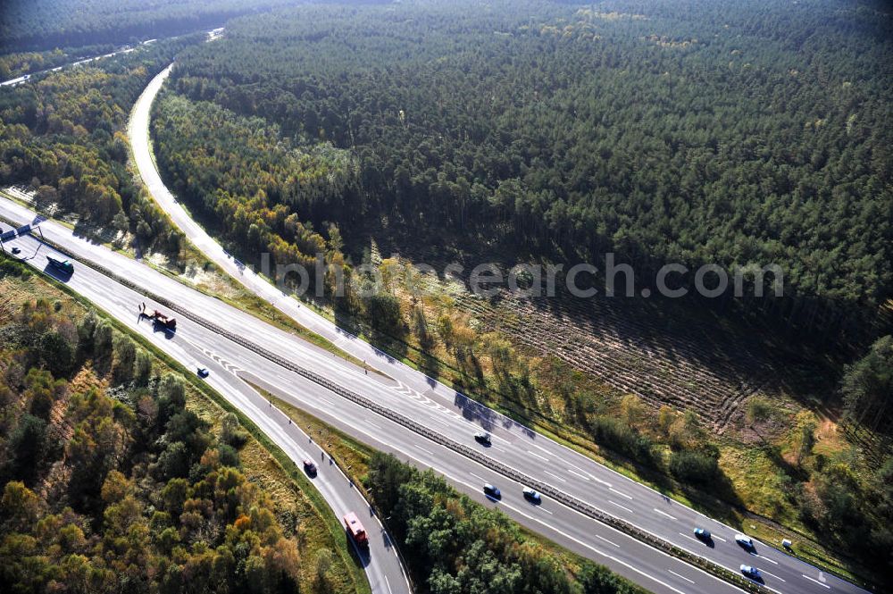 Aerial photograph Ziethen - Das Autobahndreieck Havelland in Brandenburg. Das Dreieck Havelland ist ein Autobahndreieck am nördlichem Berliner Ring (A 10) im Landkreis Havelland, das nach Westen die A 24 anbindet. Insgesamt 39,8 Millionen sollen in den Ausbau und Umbau des Autobahndreiecks Havelland fließen. Der Bund fördert den Ausbau im Rahmen des Masterplans für Güterverkehr und Logistik mit insgesamt 22,8 Millionen, weitere 17 Millionen Förderung kommen aus EFRE-Mitteln.