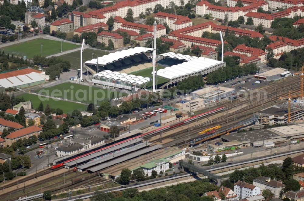 Aerial image Wien - Das Gerhard-Hanappi-Stadion ist ein Fußballstadion in Hütteldorf, einem Stadtteil der österreichischen Hauptstadt Wien. Das Stadion ist im Besitz der Stadt Wien und wird an den SK Rapid verpachtet, der es als Heimstadion nützt. Es trägt den Namen des ehemaligen österreichischen Rekordnationalspielers und Architekten des Stadions Gerhard Hanappi.