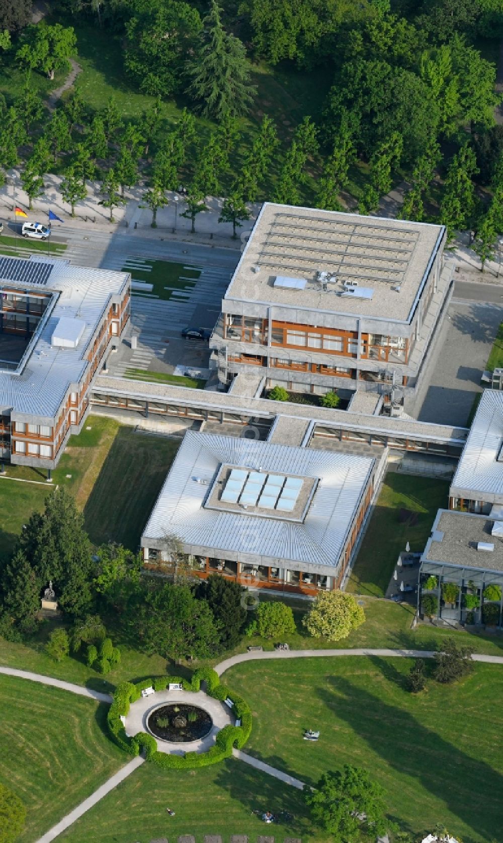 Aerial photograph Karlsruhe - Court- Building complex of the Bundesverfassungsgericht on Schlossbezirk in Karlsruhe in the state Baden-Wurttemberg, Germany