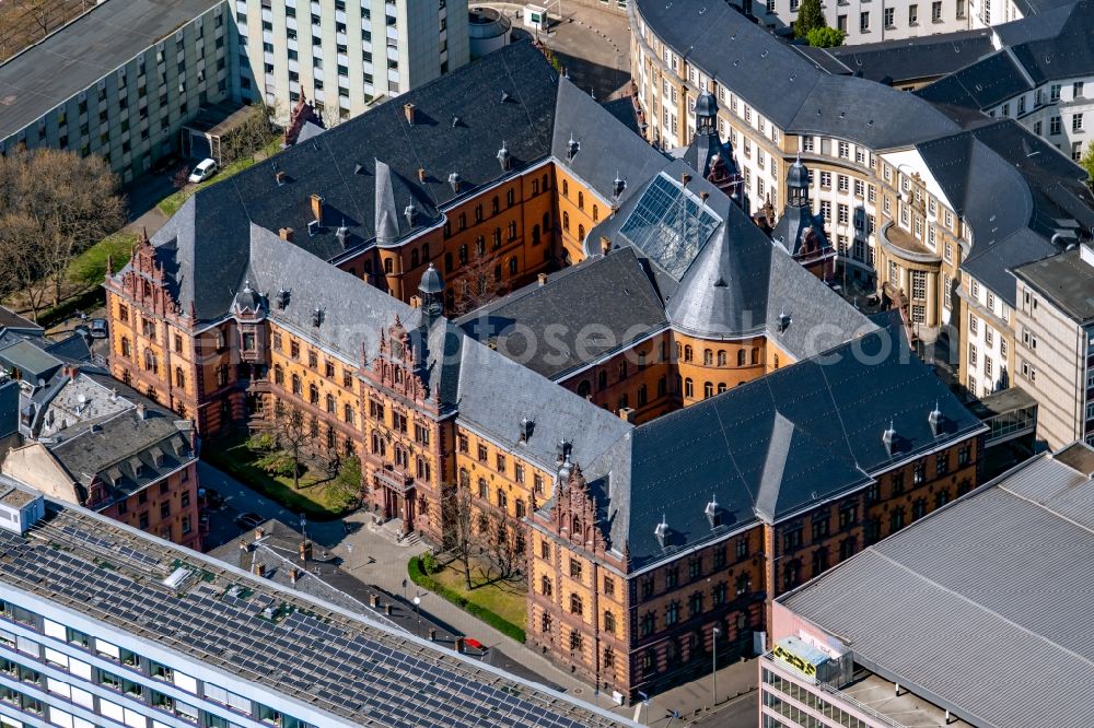 Frankfurt am Main from the bird's eye view: Court- Building complex of on Heiligkreuzgasse - Klapperfeldstrasse in the district Innenstadt in Frankfurt in the state Hesse, Germany