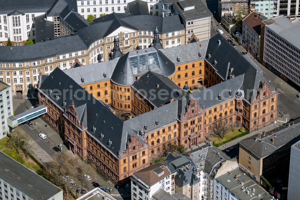 Frankfurt am Main from the bird's eye view: Court- Building complex of on Heiligkreuzgasse - Klapperfeldstrasse in the district Innenstadt in Frankfurt in the state Hesse, Germany