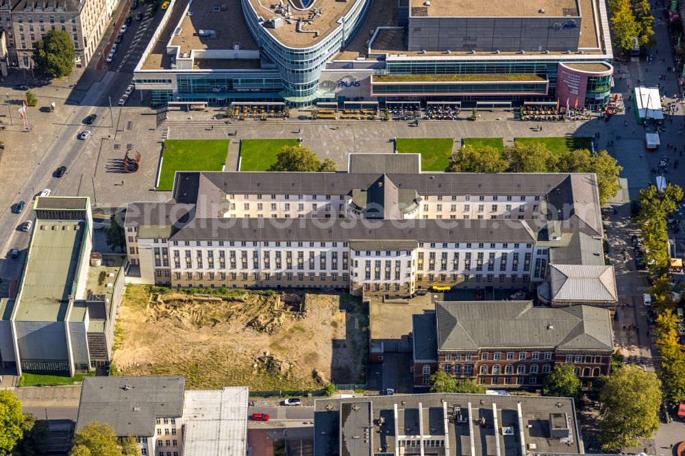 Duisburg from the bird's eye view: Court- Building complex of Landgericht and Amtsgericht on place Koenig-Heinrich-Platz in the district Dellviertel in Duisburg at Ruhrgebiet in the state North Rhine-Westphalia, Germany