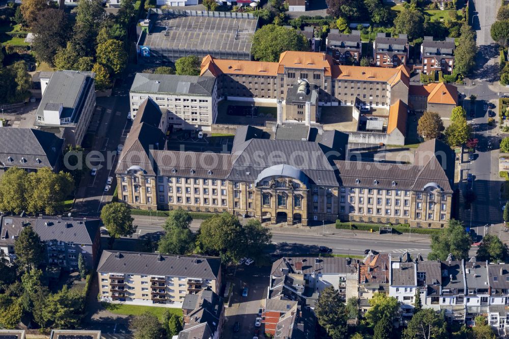 Mönchengladbach from above - Court building complex of the Landgericht Moenchengladbach on Hohenzollernstrasse in Moenchengladbach in the federal state of North Rhine-Westphalia, Germany