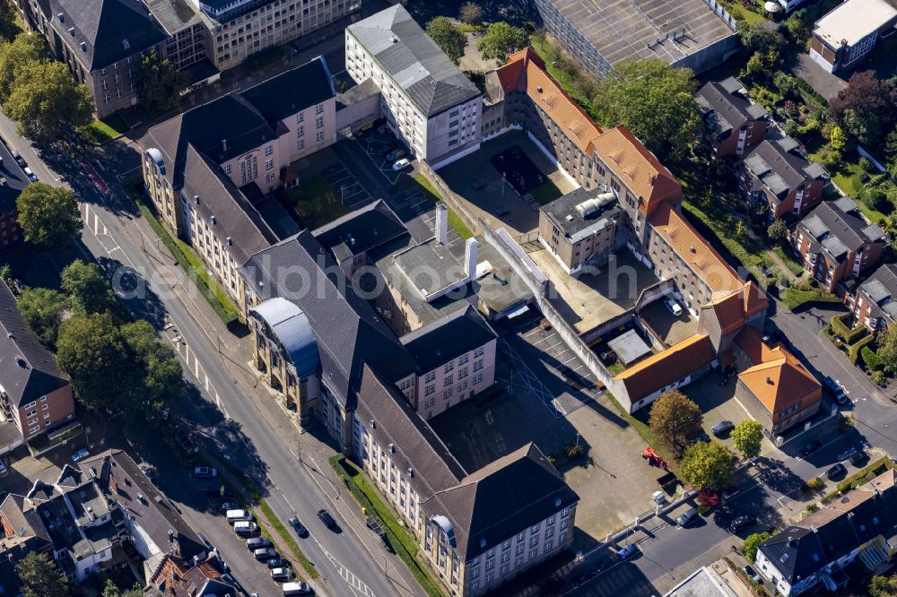 Mönchengladbach from the bird's eye view: Court building complex of the Landgericht Moenchengladbach on Hohenzollernstrasse in Moenchengladbach in the federal state of North Rhine-Westphalia, Germany