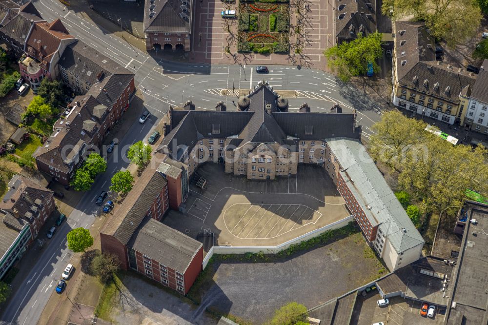 Aerial photograph Oberhausen - Court- Building complex of Oberhausen on Friedensplatz in Oberhausen at Ruhrgebiet in the state North Rhine-Westphalia, Germany
