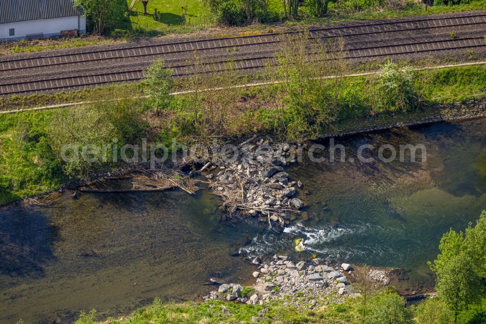 Bestwig from above - Bank areas on the course of the river Ruhr, which has been narrowed by debris and stone deposits, on the federal road in Bestwig in the Sauerland in the federal state of North Rhine-Westphalia, Germany