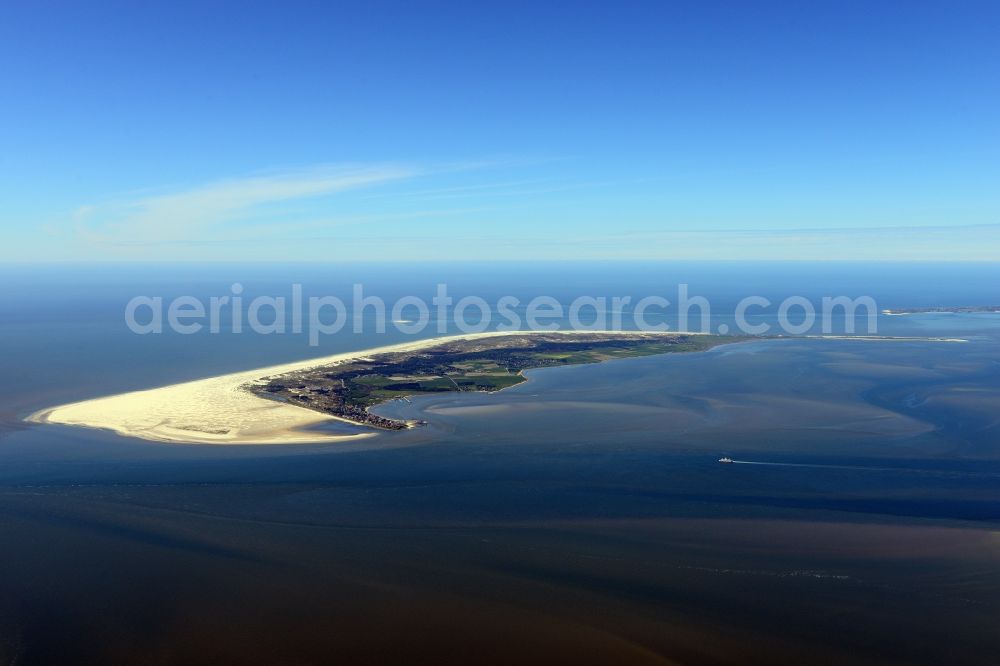 Aerial photograph Nebel - Total View of the North Sea Island Amrum with a beach landscape and a small bay in the state Schleswig-Holstein