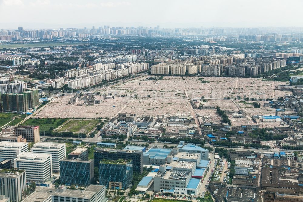 Chengdu Shi from the bird's eye view: City area with outside districts and inner city area in Chengdu Shi in Sichuan Sheng, China