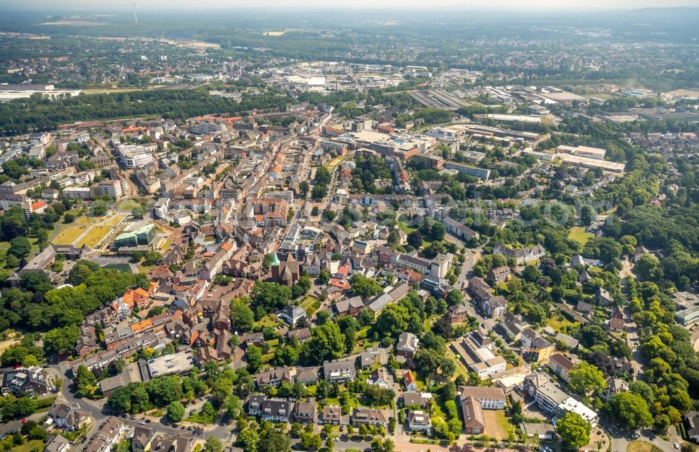 Dinslaken from the bird's eye view: City area with outside districts and inner city area in Dinslaken in the state North Rhine-Westphalia, Germany