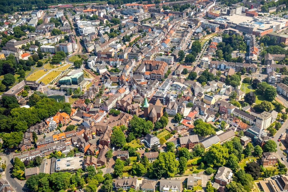 Aerial photograph Dinslaken - City area with outside districts and inner city area in Dinslaken in the state North Rhine-Westphalia, Germany