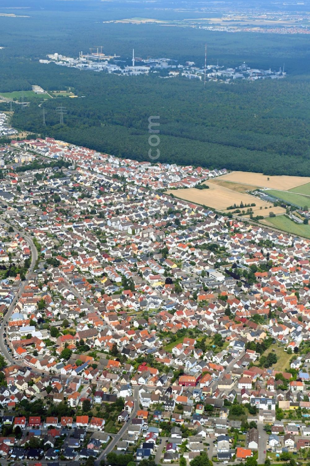 Aerial photograph Eggenstein-Leopoldshafen - City area with outside districts and inner city area in Eggenstein-Leopoldshafen in the state Baden-Wurttemberg, Germany