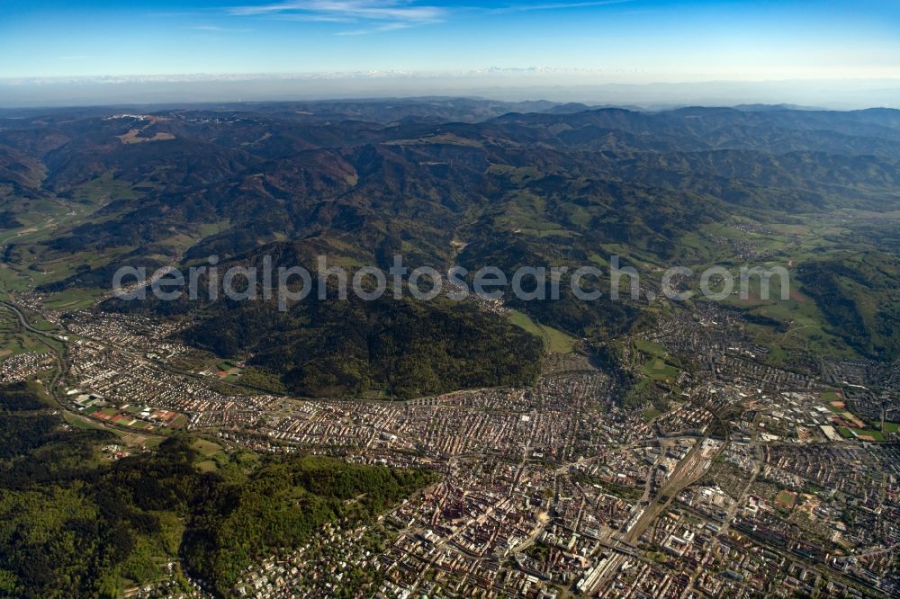 Aerial photograph Freiburg im Breisgau - City area with outside districts and inner city area in Freiburg im Breisgau in the state Baden-Wuerttemberg, Germany