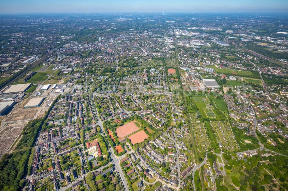 Gelsenkirchen from the bird's eye view: City area with outside districts and inner city area in the district Bulmke-Huellen in Gelsenkirchen at Ruhrgebiet in the state North Rhine-Westphalia, Germany