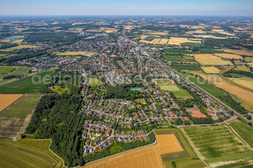 Aerial image Neubeckum - City area with outside districts and inner city area in Neubeckum in the state North Rhine-Westphalia, Germany