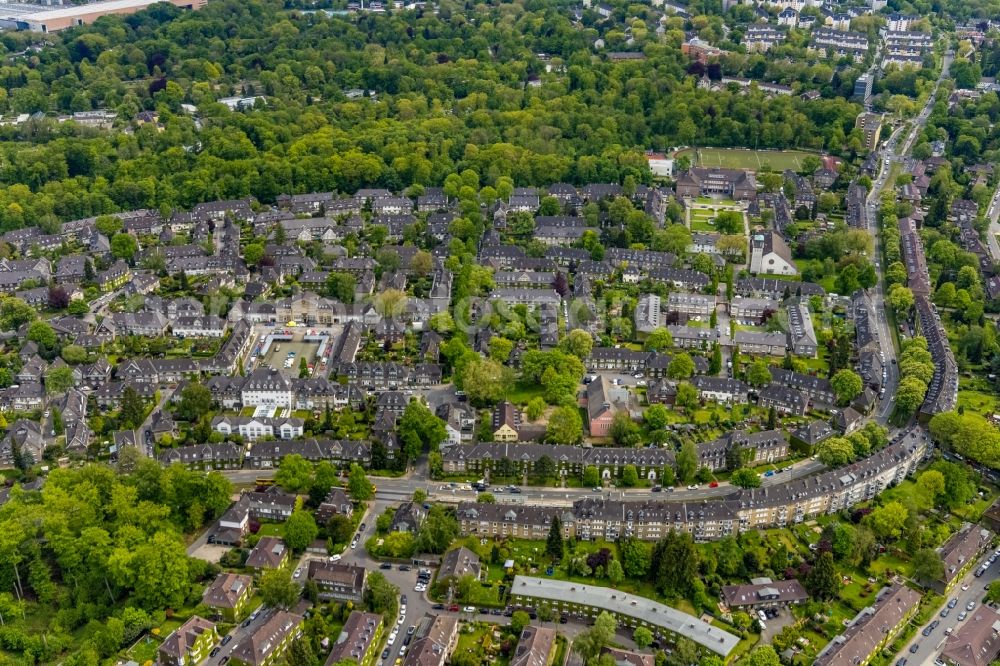 Essen from the bird's eye view: City area with outside districts and inner city area in the district Margarethenhoehe in Essen at Ruhrgebiet in the state North Rhine-Westphalia, Germany