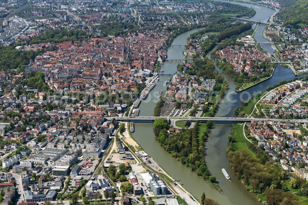 Aerial photograph Regensburg - City area with outside districts and inner city area in Regensburg in the state Bavaria, Germany