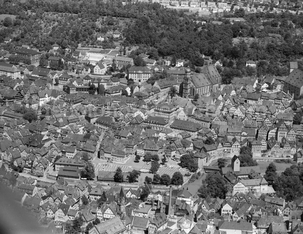 Schwäbisch Hall from the bird's eye view: City area with outside districts and inner city area in Schwaebisch Hall in the state Baden-Wuerttemberg, Germany