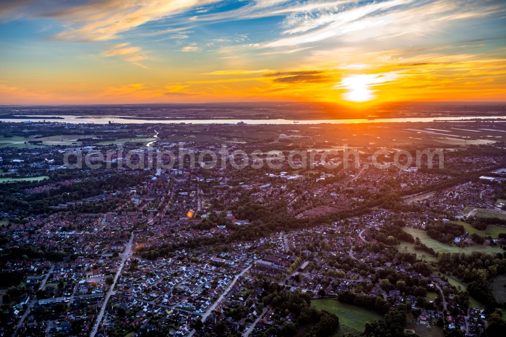 Stade from the bird's eye view: City area with outside districts and inner city area in Stade in the state Lower Saxony, Germany