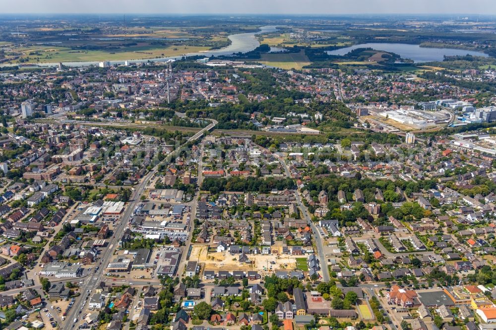 Aerial photograph Wesel - City area with outside districts and inner city area overlooking the construction site of the new building area in Wesel in the state North Rhine-Westphalia, Germany