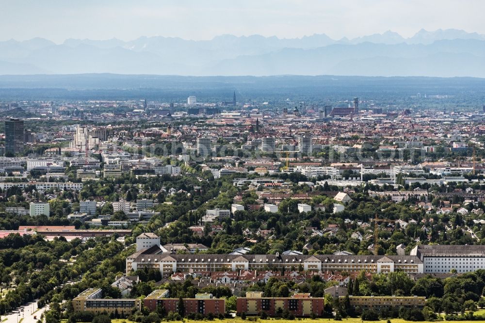 Aerial photograph München - City area with outside districts and inner city area in Munich in the state Bavaria, Germany