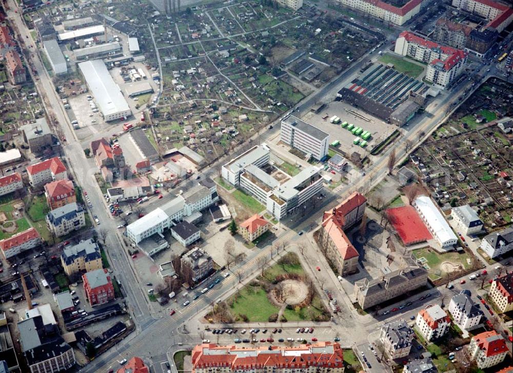 Dresden - Striesen from the bird's eye view: Geschäfts- und Dienstleistungszentrum Pohland - Passage der HVB - Projekt GmbH an der Schandauer Straße / Pohlandplatz in Dresden - Striesen.