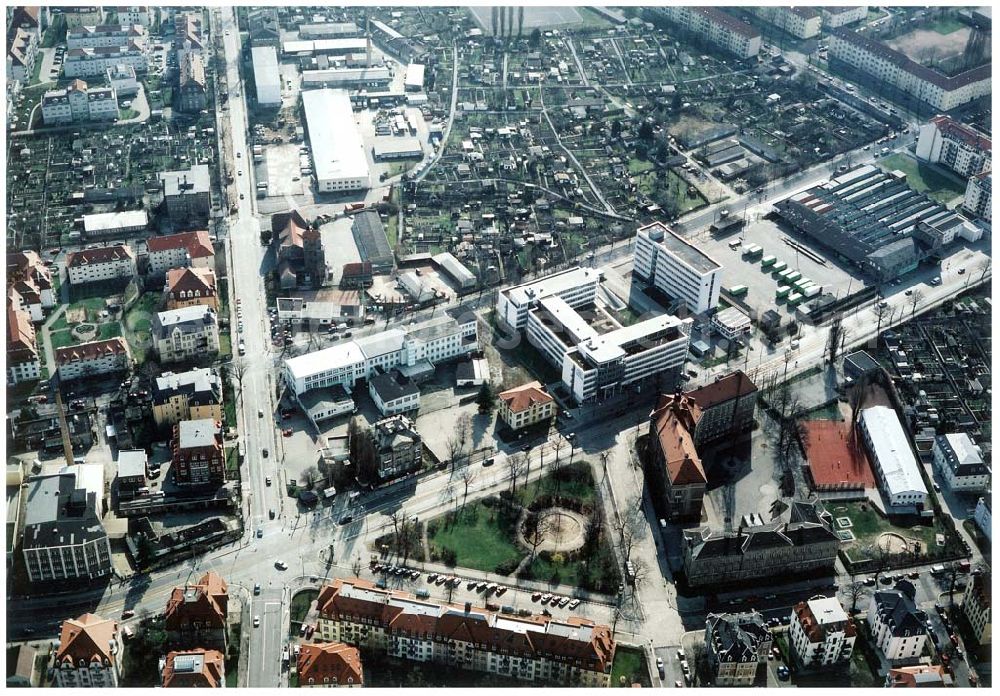 Aerial image Dresden - Striesen - Geschäfts- und Dienstleistungszentrum Pohland - Passage der HVB - Projekt GmbH an der Schandauer Straße / Pohlandplatz in Dresden - Striesen.